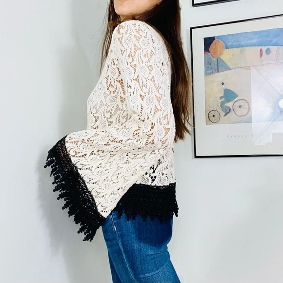 DRESS THE POPULATION BELL SLEEVE TOP - Picture 2 of 11